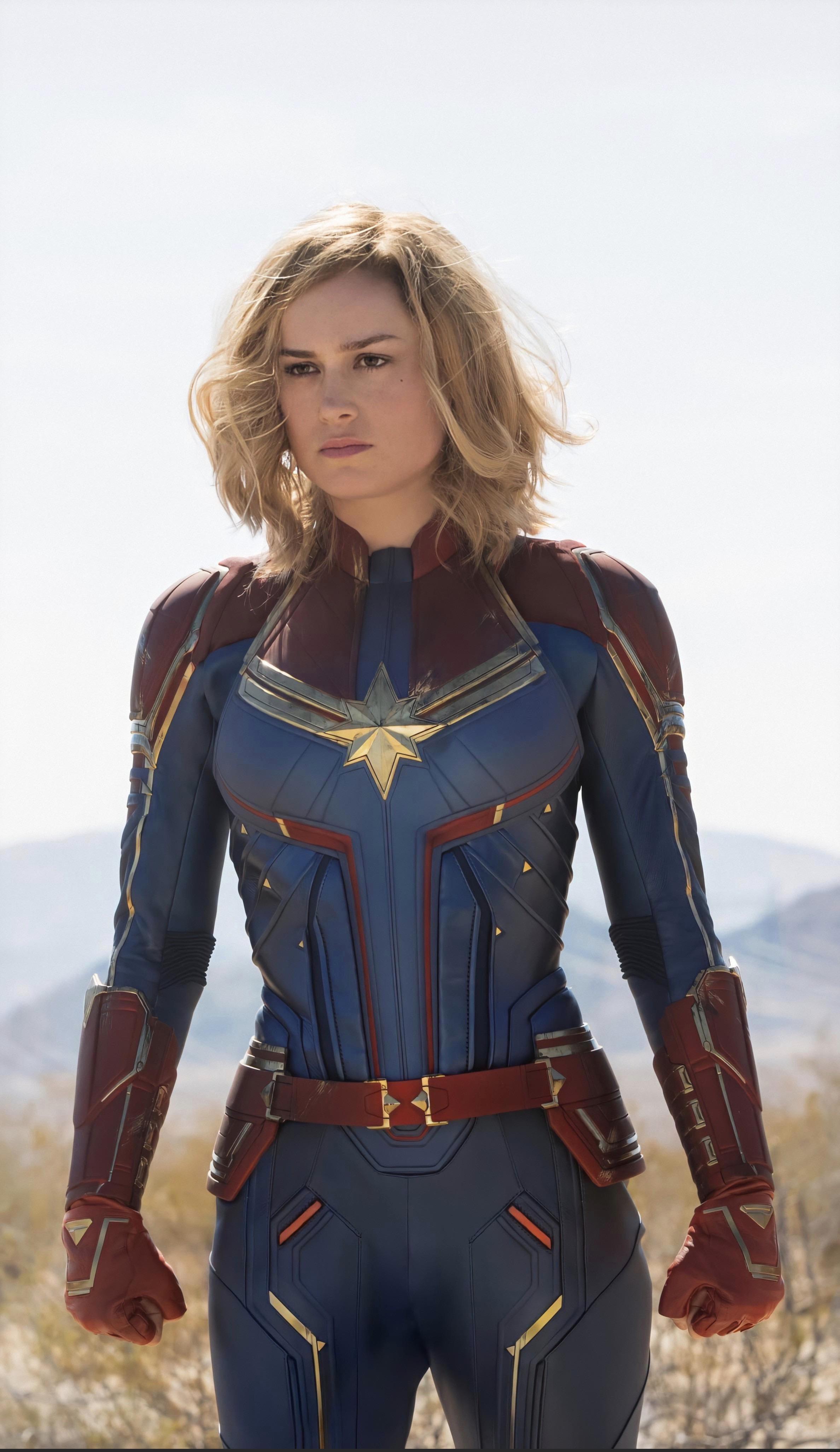 She's so hot as Captain Marvel : BrieLarson