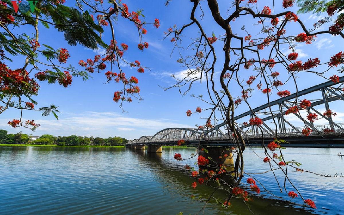 Huế Xứ thơ mộng mơ làm bao người say mê