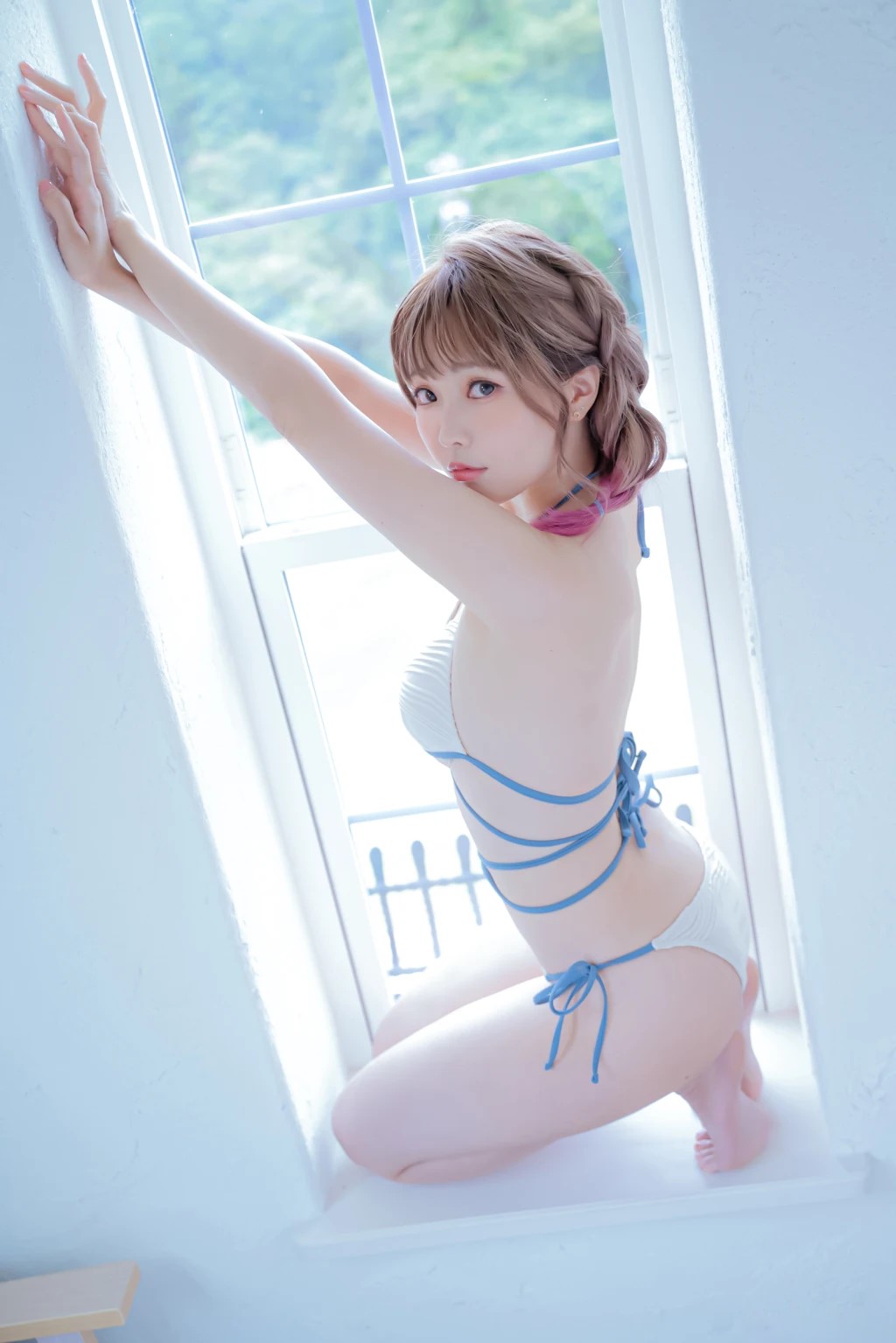 Ảnh Coser Ely EEE diện bikini khoe dáng cực xinh