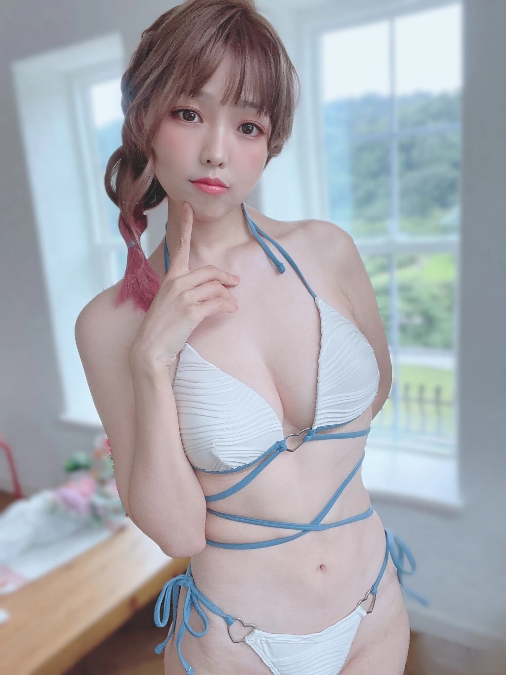 Ảnh Coser Ely tạo dáng cực sexy