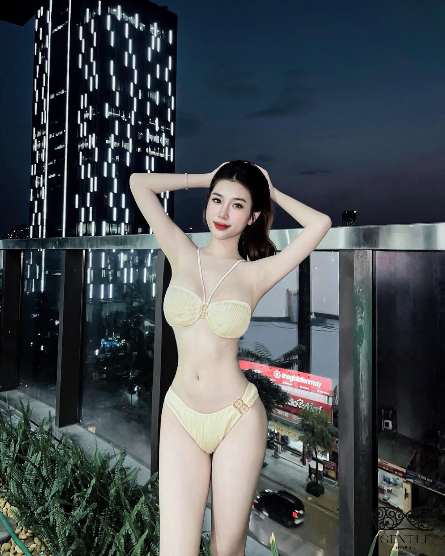 ảnh gái mặc bikini khoe hàng khủng 3