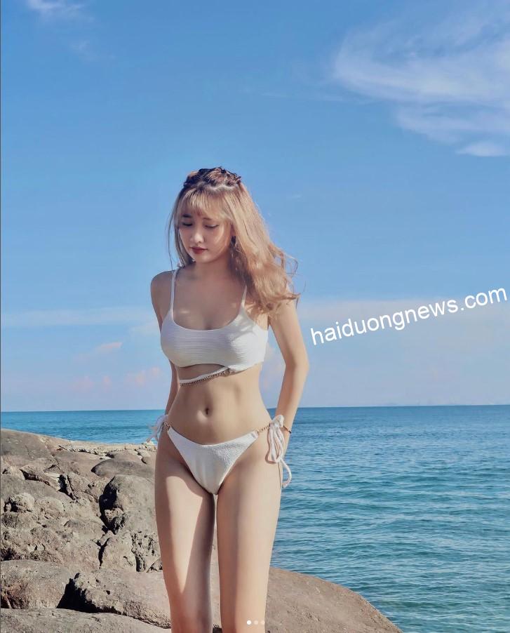 Ảnh Vũ Thị Khánh Huyền mặc bikini trên bãi biển