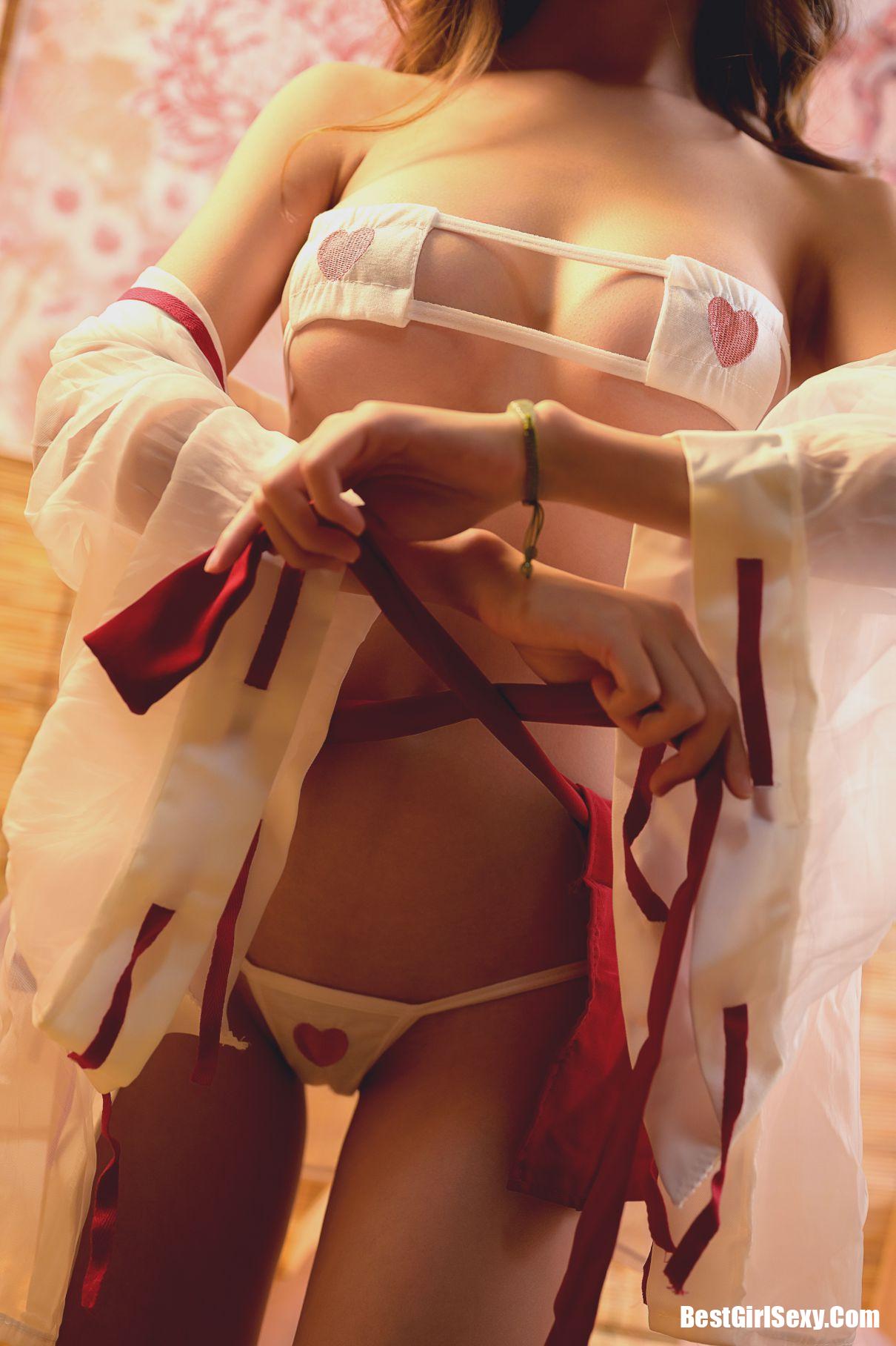 Coser@抖娘-利世 巫女 38