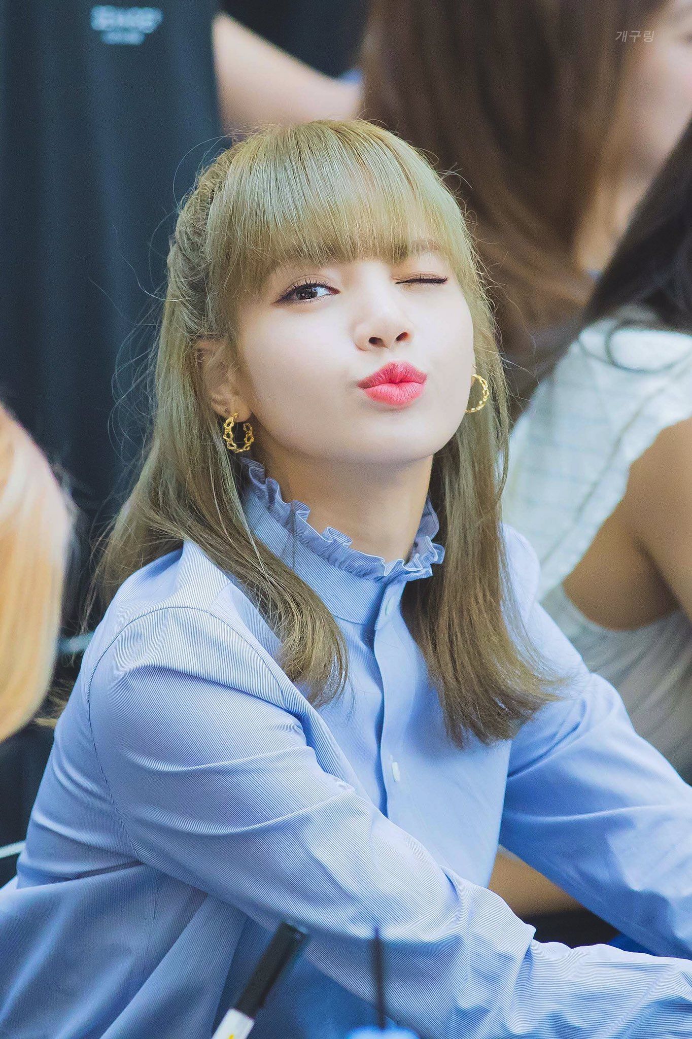 LISA — BLACKPINK FANSIGN #Lisa #LalisaManoban #Blackpink | Nữ thần, Con gái, Đang yêu