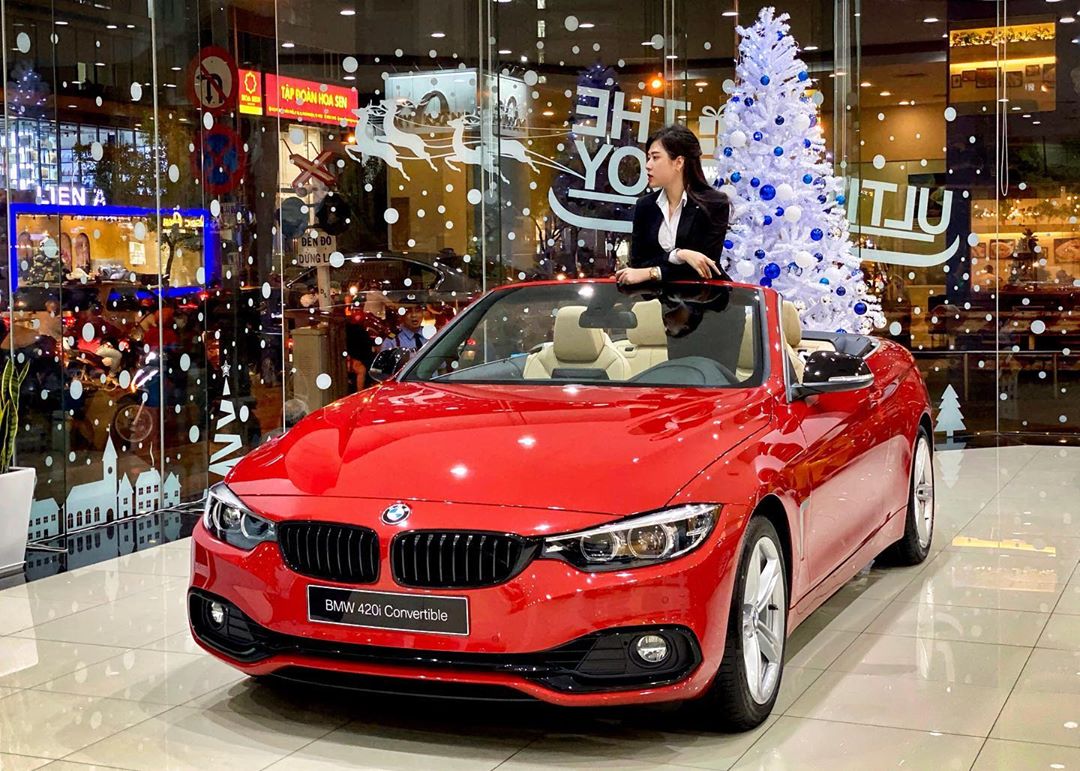 Hãy lái thử ngay hôm nay! Doanh nghiệp chân dài của BMW có "túi khí mềm màu trắng" của riêng mình để đi cùng với chuyến đi thử nghiệm. Đường cong tràn lan thậm chí còn tốt hơn so với chiếc xe mới! 10