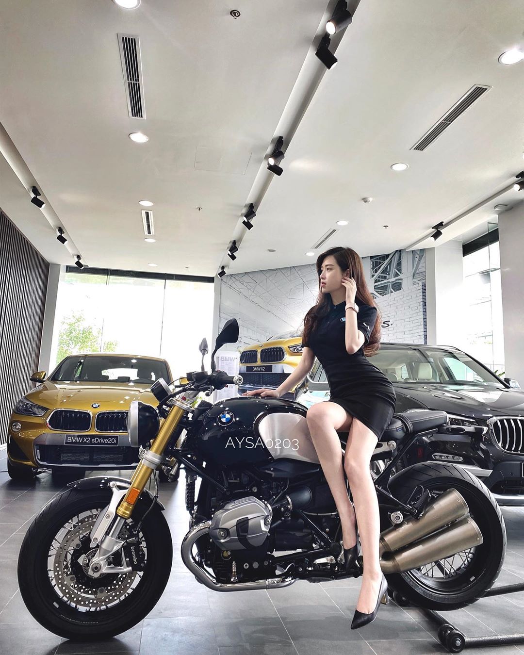 Hãy lái thử ngay hôm nay! Doanh nghiệp chân dài của BMW có "túi khí mềm màu trắng" của riêng mình để đi cùng với chuyến đi thử nghiệm. Đường cong tràn lan thậm chí còn tốt hơn so với chiếc xe mới! 12