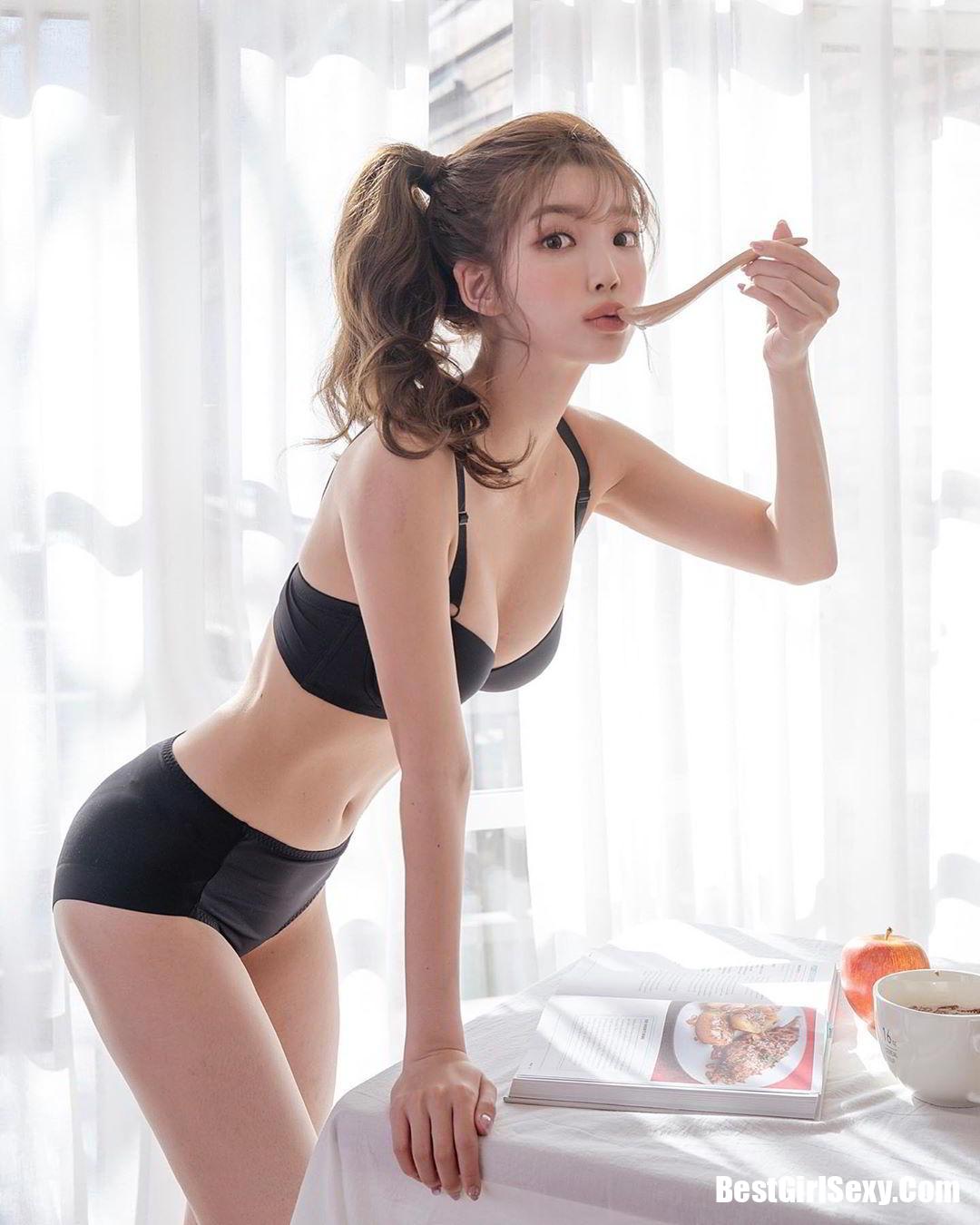 Koren Model Cha Yoo Jin Has Big eyes and Nice Body 6