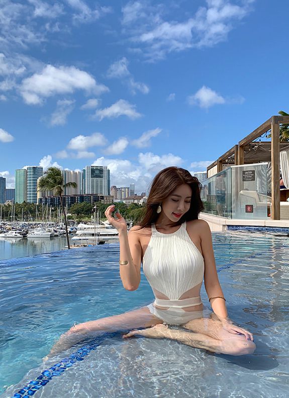 Kwon Byul (191212) White Monokini Swimsuit Set - TruePic.net