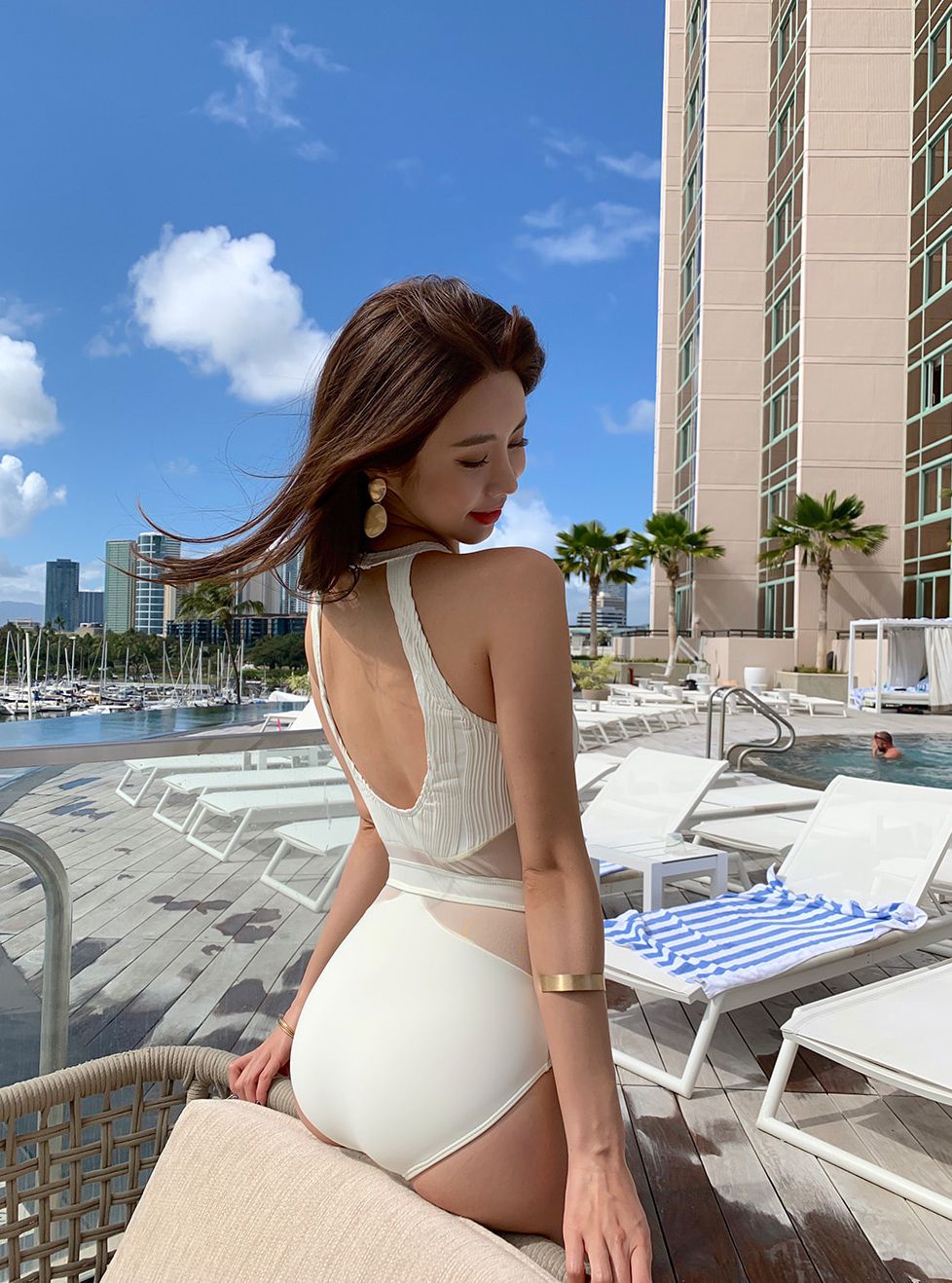 Kwon Byul (191212) White Monokini Swimsuit Set - TruePic.net