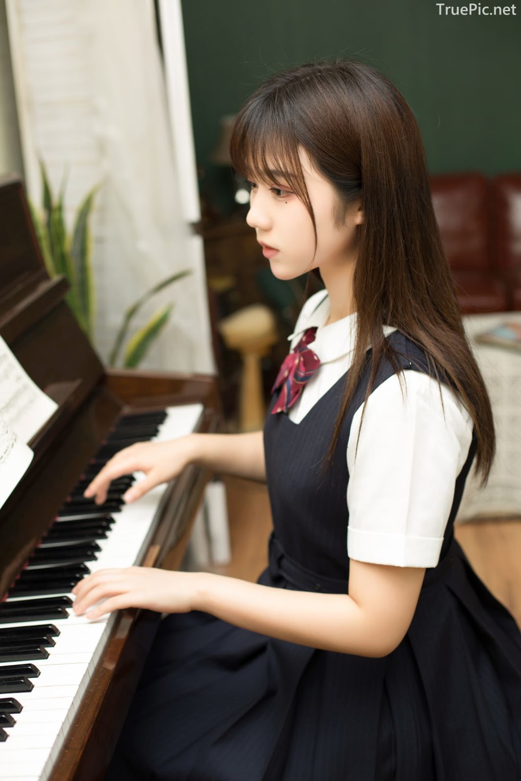 [MTCos] 喵糖映画 Vol.004 - Chinese model - School Girl practicing and playing the Piano