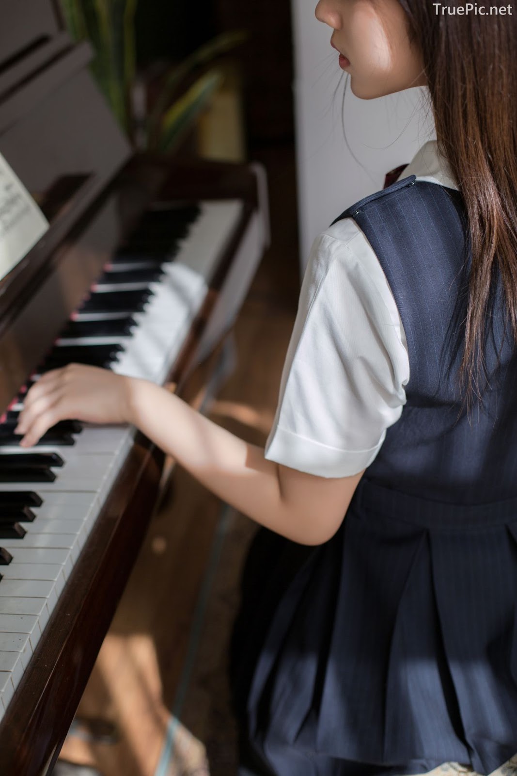 [MTCos] 喵糖映画 Vol.004 - Chinese model - School Girl practicing and playing the Piano