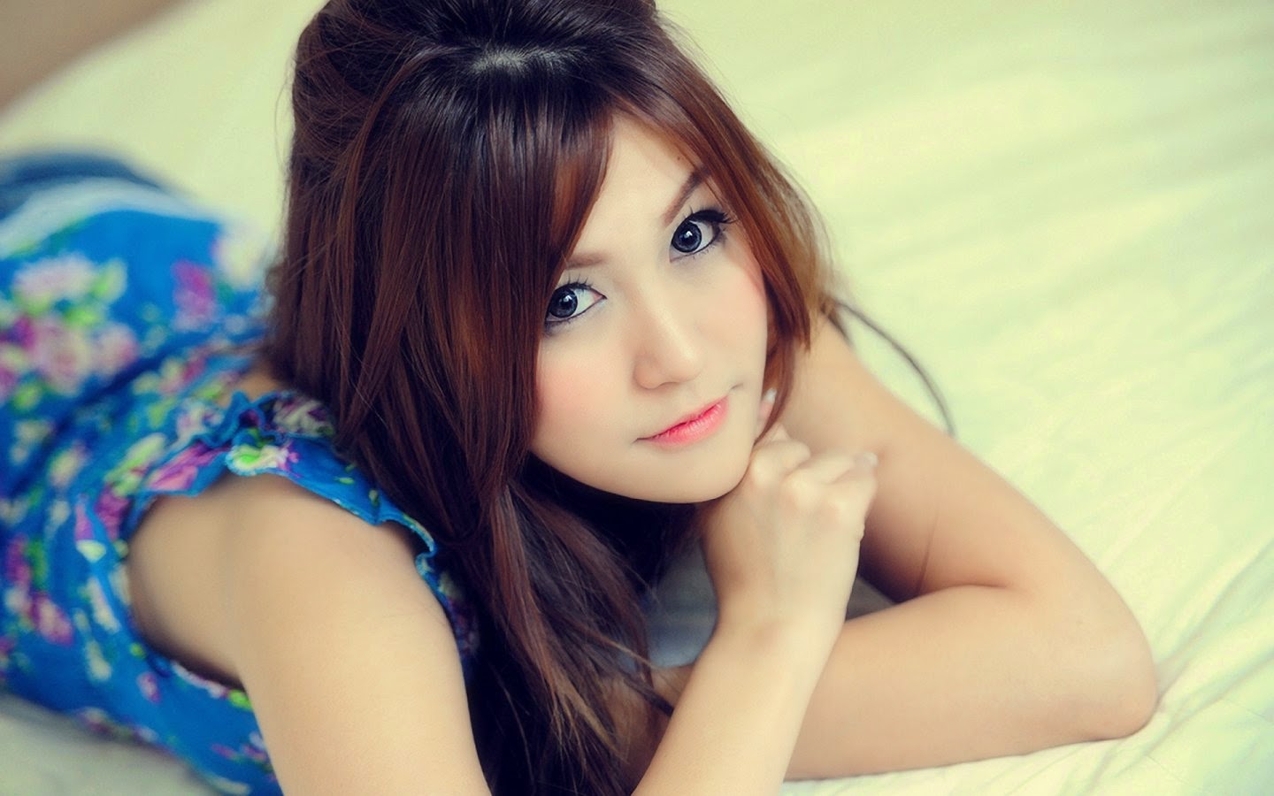 wallpaper-beautiful-girl-widescreen